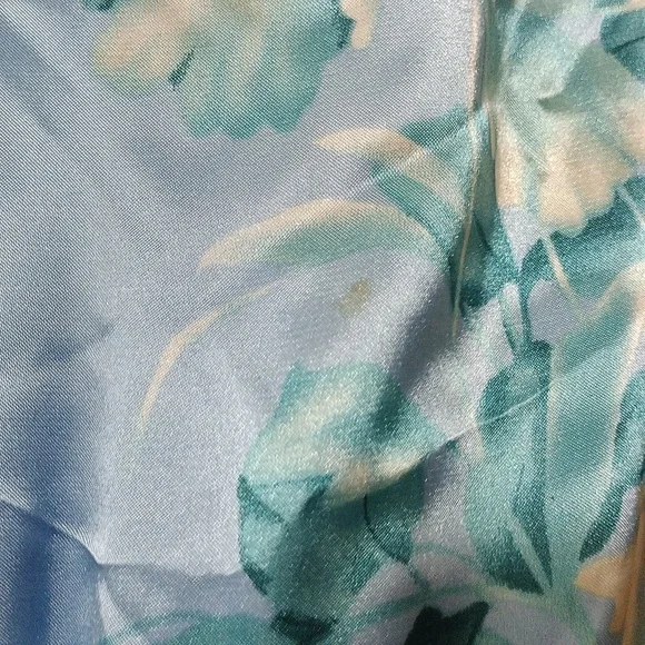Morgan Taylor Intimates Blue Floral Robe - Picture 7 of 8